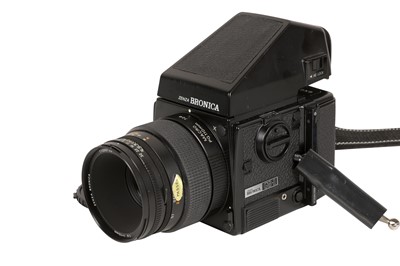 Lot 208 - A Zenza Bronica GS-1 Medium Format SLR Camera Outfit
