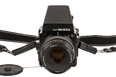 Lot 208 - A Zenza Bronica GS-1 Medium Format SLR Camera Outfit