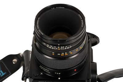 Lot 208 - A Zenza Bronica GS-1 Medium Format SLR Camera Outfit