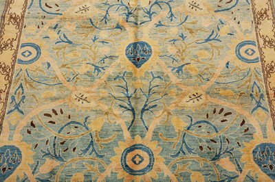Lot 66 - A FINE ARTS & CRAFTS DESIGN CARPET