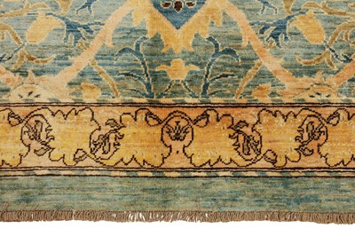 Lot 66 - A FINE ARTS & CRAFTS DESIGN CARPET