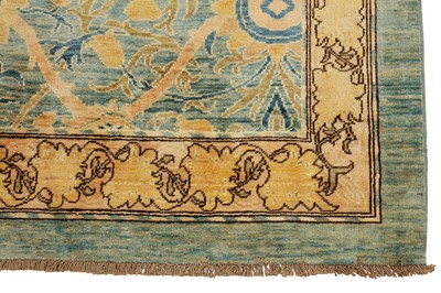 Lot 66 - A FINE ARTS & CRAFTS DESIGN CARPET