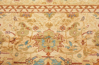 Lot 35 - A FINE ARTS & CRAFTS DESIGN CARPET