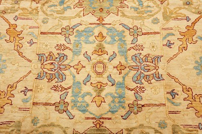 Lot 35 - A FINE ARTS & CRAFTS DESIGN CARPET