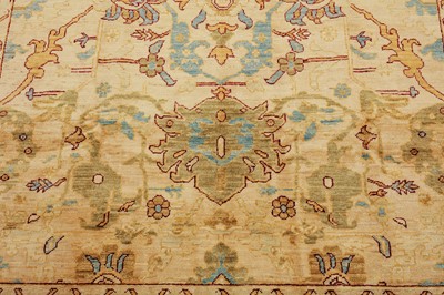 Lot 35 - A FINE ARTS & CRAFTS DESIGN CARPET
