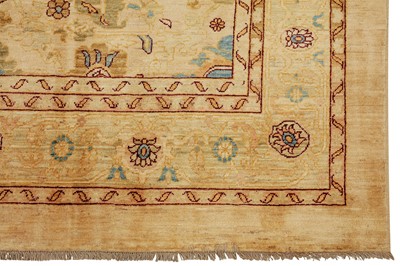 Lot 35 - A FINE ARTS & CRAFTS DESIGN CARPET