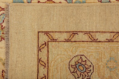 Lot 35 - A FINE ARTS & CRAFTS DESIGN CARPET