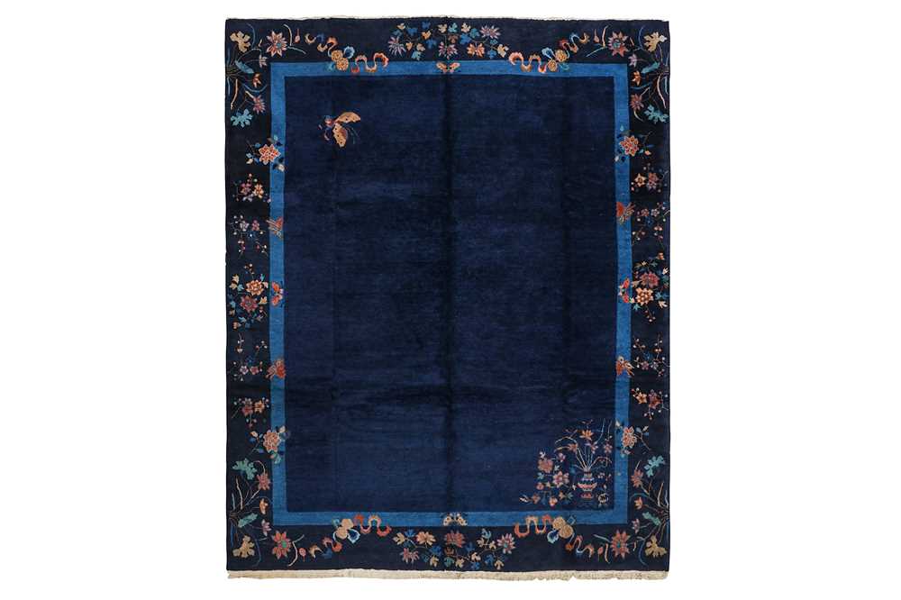Lot 34 - A FINE CONTINENTAL QUALITY CHINESE CARPET