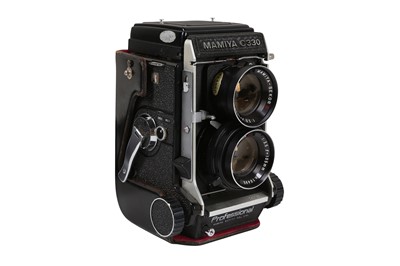 Lot 391 - A Mamiya C330 Professional Medium Format TLR Outfit