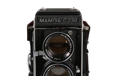 Lot 391 - A Mamiya C330 Professional Medium Format TLR Outfit