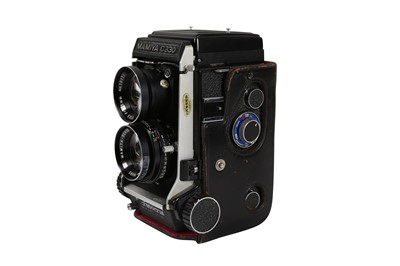 Lot 391 - A Mamiya C330 Professional Medium Format TLR Outfit