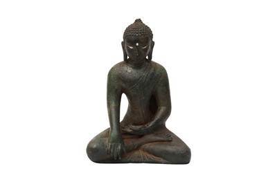 Lot 575 - A BURMESE BRONZE FIGURE OF SHAKYAMUNI BUDDHA