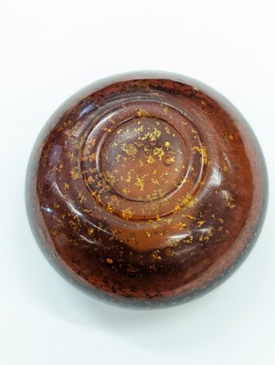 Lot 526 - A CHINESE GOLD-FLAKED AMBER GLASS BRUSH WASHER