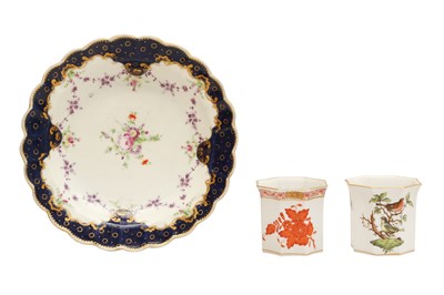 Lot 835 - A GROUP OF PORCELAIN ITEMS