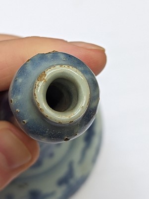 Lot 39 - A CHINESE BLUE AND WHITE WATER SPRINKLER