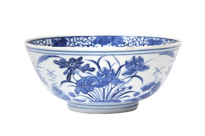 Lot 73 - A CHINESE BLUE AND WHITE 'CRAB AND LOTUS POND' BOWL