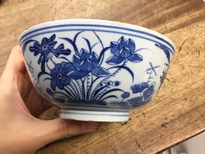 Lot 73 - A CHINESE BLUE AND WHITE 'CRAB AND LOTUS POND' BOWL