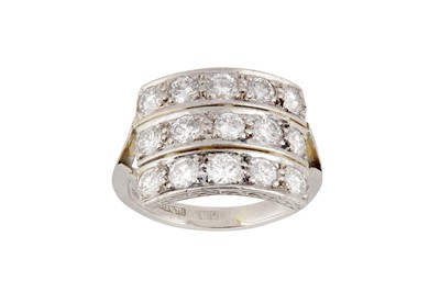 Lot 174 - A diamond dress ring