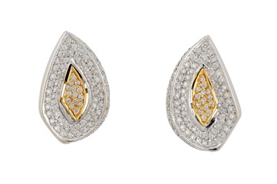 Lot 118 - A pair of diamond earrings