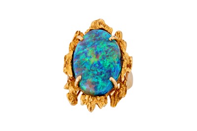 Lot 164 - An opal dress ring