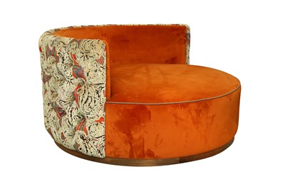 Lot 748 - A CONTEMPORARY UPHOLSTERED LOVE SEAT