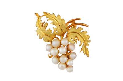 Lot 169 - A cultured pearl brooch