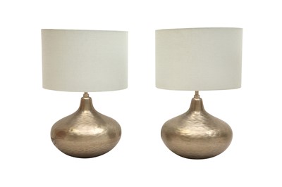 Lot 678 - A PAIR OF CONTEMPORARY TABLE LAMPS