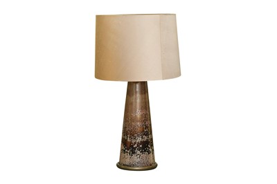 Lot 680 - A CONTEMPORARY TABLE LIGHT