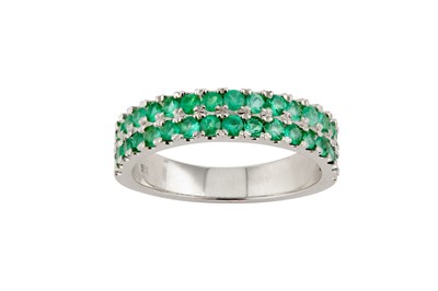 Lot 15 - An emerald ring