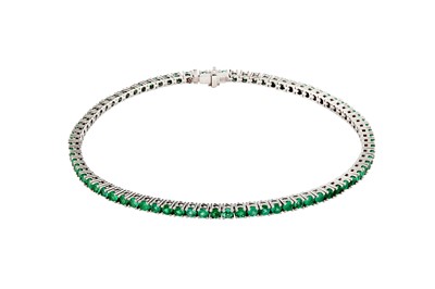 Lot 11 - An emerald line bracelet