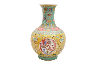 Lot 272 - A CHINESE FAMILLE-ROSE 'DRAGON AND PHOENIX' VASE
A CHINESE FAMILLE-ROSE 'DRAGON AND PHOENIX' VASE