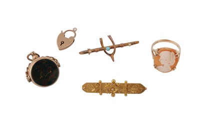 Lot 425 - A SMALL COLLECTION OF JEWELLERY