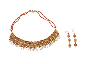 Lot 446 - λ A 1970s INDIAN NECKLACE AND EARRING SUITE