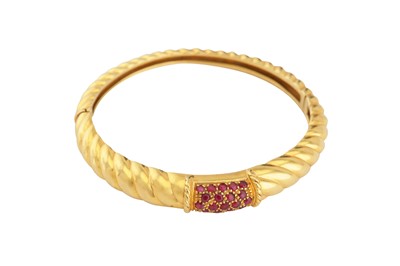 Lot 110 - A ruby bangle