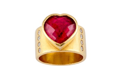 Lot 102 - A pink tourmaline and diamond ring