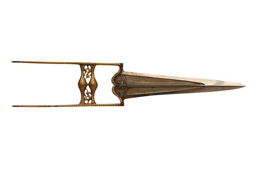 Lot 325 - AN INDIAN KATAR PUSH DAGGER