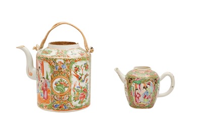 Lot 736 - A PAIR OF CHINESE CANTON FAMILLE-ROSE TEAPOTS