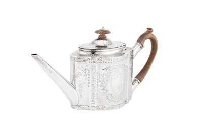 Lot 464 - A George III sterling silver teapot, London 1783 by Robert Hennell I (reg. 30th May 1772)