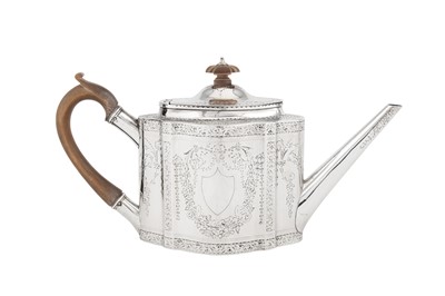 Lot 464 - A George III sterling silver teapot, London 1783 by Robert Hennell I (reg. 30th May 1772)