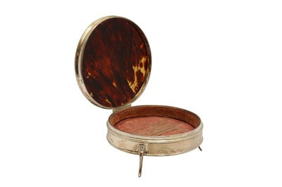 Lot 6 - A GEORGE V STERLING SILVER AND TORTOISESHELL RING OR JEWELLERY BOX, BIRMINGHAM 1916 BY E S BARNSLEY & CO