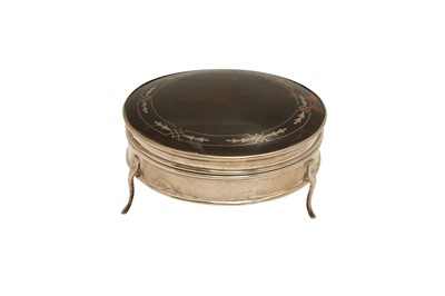Lot 6 - A GEORGE V STERLING SILVER AND TORTOISESHELL RING OR JEWELLERY BOX, BIRMINGHAM 1916 BY E S BARNSLEY & CO