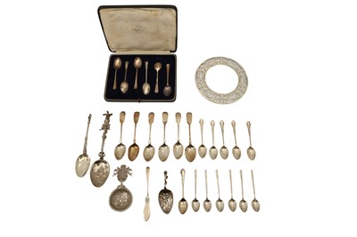 Lot 303 - A MIXED GROUP OF STERLING SILVER