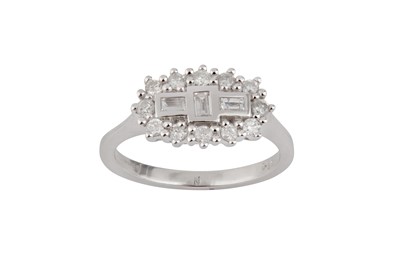 Lot 81 - A diamond dress ring