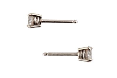 Lot 10 - A pair of diamond stud earrings