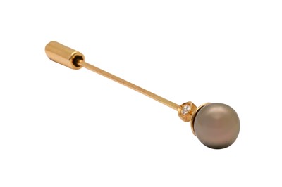 Lot 410 - A CULTURED PEARL AND DIAMOND STICK PIN