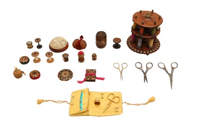 Lot 671 - GROUP OF SEWING ITEMS