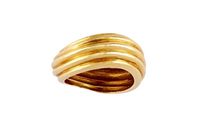 Lot 34 - A band ring