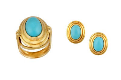 Lot 58 - A turquoise ring and earclip suite