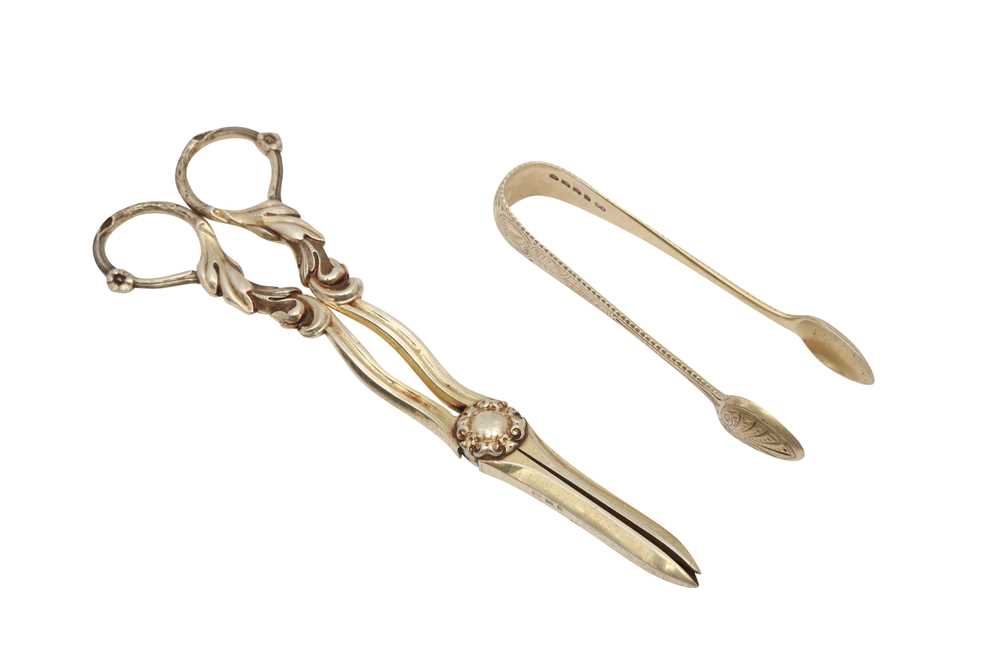 Lot 1208 - A PAIR OF VICTORIAN STERLING SILVER GILT GRAPE SCISSORS, BIRMINGHAM 1869 BY JOHN GILBERT