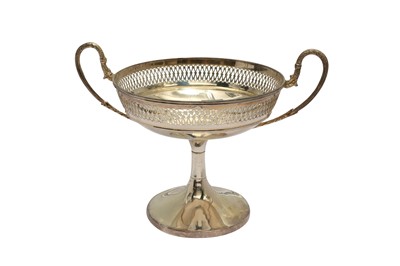 Lot 246 - A GEORGE V STERLNG SILVER TWIN HANDLED PEDESTAL BOWL, BIRMINGHAM 1908 BY NATHAN AND HAYES